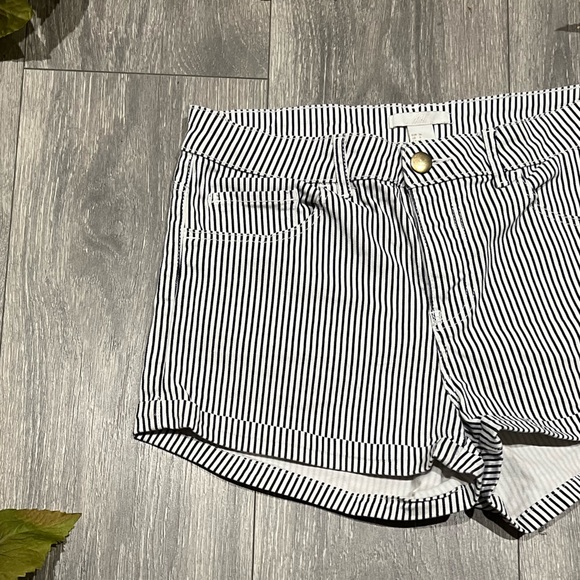 H&M striped denim mini shorts, size 6 - Picture 2 of 4
